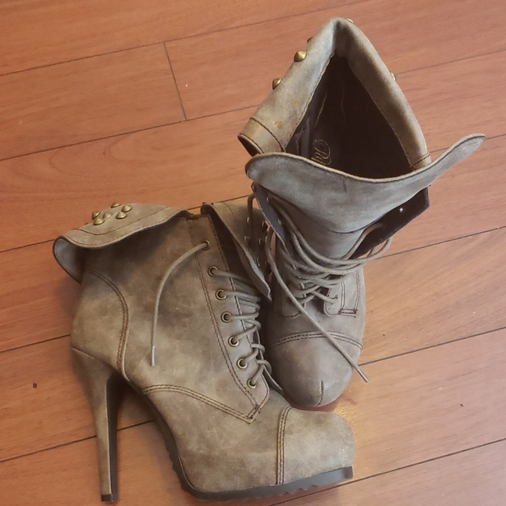 High heeled boots